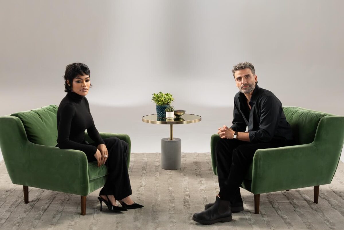 Оскар Айзек и Тияна Тейлор в студии Variety | фотограф Алекси Любомирски (Alexi Lubomirski) | источник фото Variety