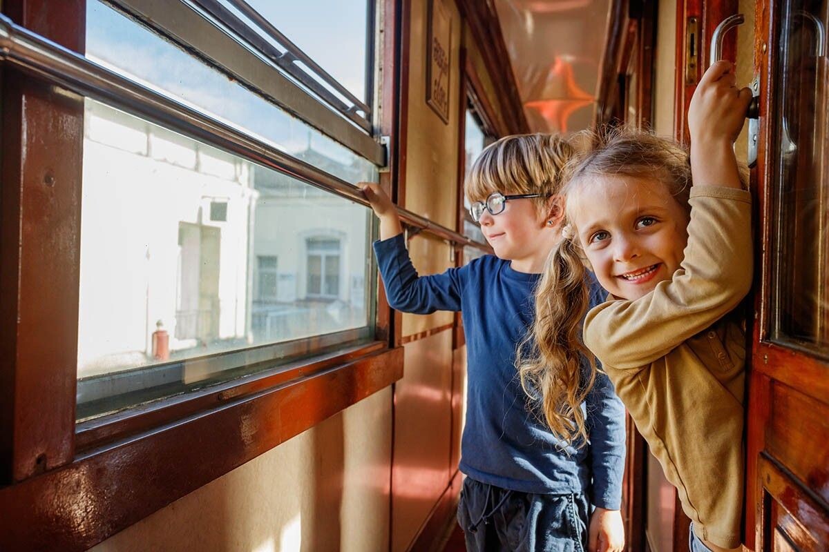 Что видно из окна? Отличная тема для словесных игр. Источник: Sergey Novikov / Shutterstock / FOTODOM📷
