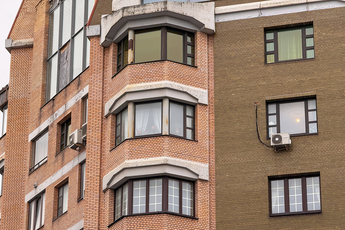   Дом в Ксеньинском переулке, в котором находится квартира Ларисы Долиной 
Сергей Петров / NEWS.ru / ТАСС