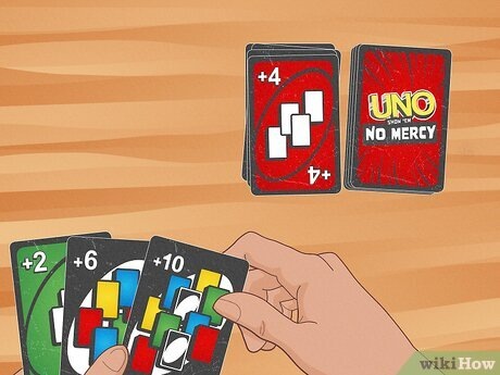 СложениеВ версии этой игры под названием Show ‘em No Mercy карты «Взять» (+2, +4 и т. д.) можно складывать. Это значит, что если один игрок выкладывает карту «Взять», следующий игрок может выложить ещё одну — и вместо того, чтобы брать карты, следующий игрок получает общее наказание. Игрок, который не может продолжать складывать карты, должен взять карты, сумма значений которых равна сумме значений всех сложенных карт.[1]Итак, если один игрок выкладывает карту «Взять 2», следующий игрок выкладывает карту «Взять 6», третий игрок выкладывает карту «Взять 6», но четвёртый игрок не может выложить ещё одну карту «Взять», то этому четвёртому игроку придётся взять в общей сложности 14 карт!
Стек может продолжаться до тех пор, пока игроки выкладывают карты «Взять», значение которых равно или больше значения предыдущей выложенной карты.
Например, если кто-то выкладывает карту «Взять 4», вы не можете выложить поверх неё карту «Взять 2», но можете выложить ещё одну карту «Взять 4», «Взять 6» или «Взять 10».
