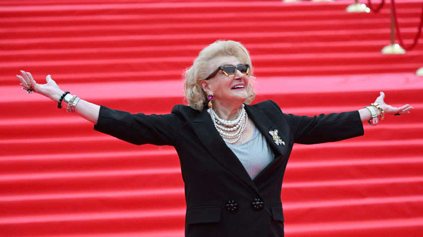 Владимир Путин поздравил народную артистку РФ Светлану Дружинину с 90-летием