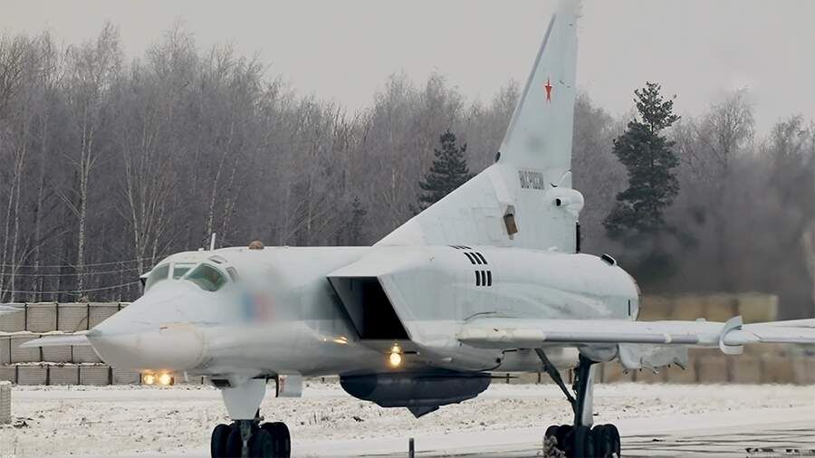 Бомбардировщики Ту-22М3 ВКС России выполнили плановый полет над Черным морем