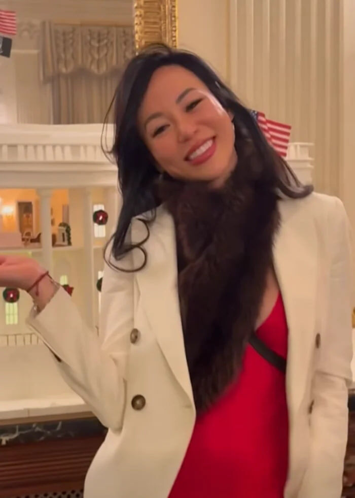 Дара Хуанг на рождественском приеме в Белом Доме, декабрь 2025 года
