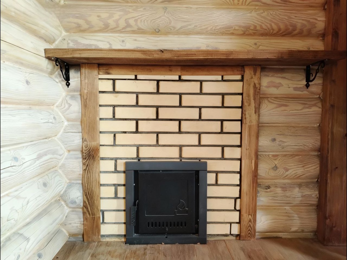 Дверца печи Варвара "Паленица", вынесенная в предбанную часть бани