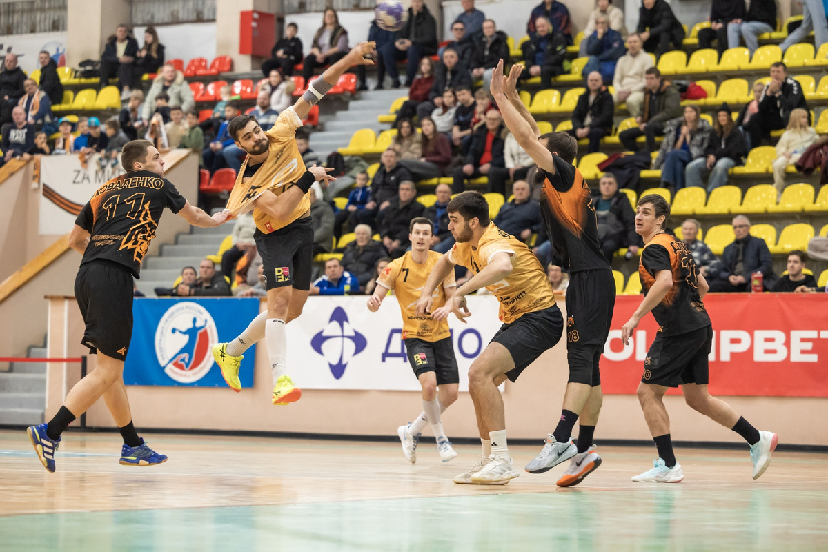 В атаке Руслан Дашко. Фото: ГК «Динамо-Сунгуль»