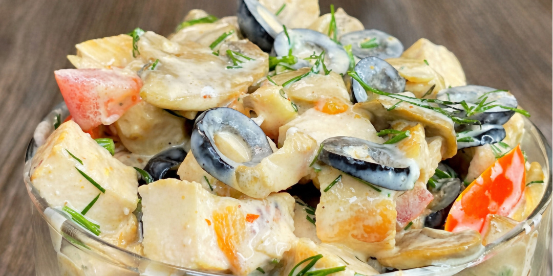 Подруга - повар со стажем рассказала, какой самый вкусный салат у них в заказах. Приготовила - и правда, дешево, и красиво, и вкусно!