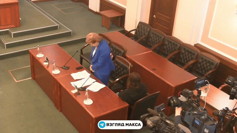    А вот и развёрнутый комментарий защиты покупательницы квартиры. GIF видео ТГ-канала "Взгляд Макса"