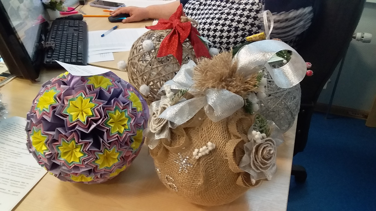 Шары отобрать было легче всего. Был задан размер, под него подошли лишь четыре шара, остальные оказались меньше.