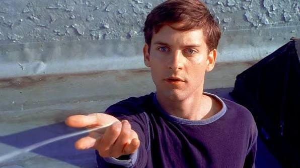 Кадр из фильма «Человек-паук». Питер впервые успешно выпустил паутину