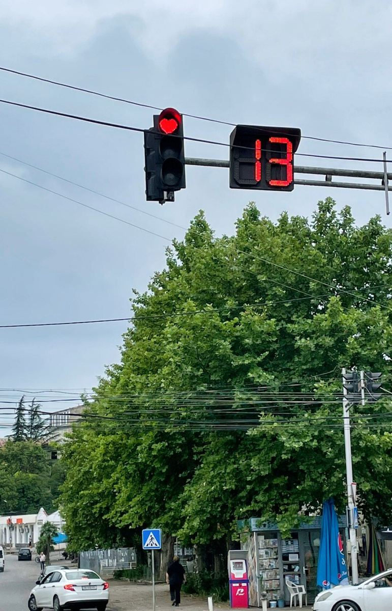 Цхалубо — город, где светофоры с сердечками