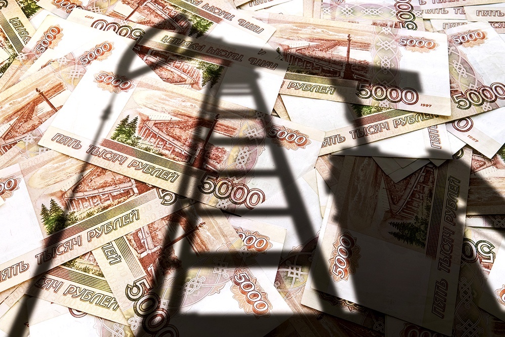    Санкционное давление направлено на снижение доходов бюджета России и наших компаний от торговли нефтью. / iStock