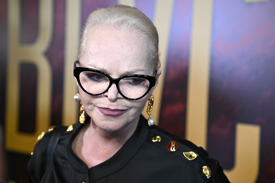    Лариса Долина Иван МАКЕЕВ