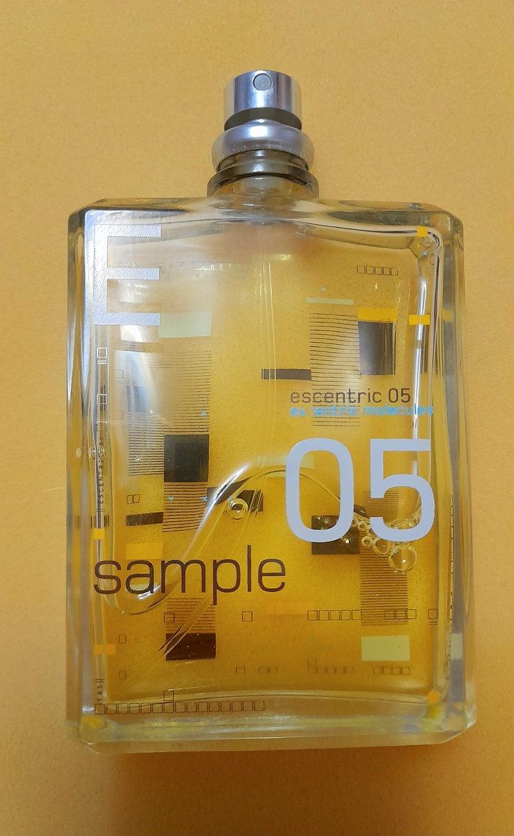 Красивый флакон и аромат. Фото автора.