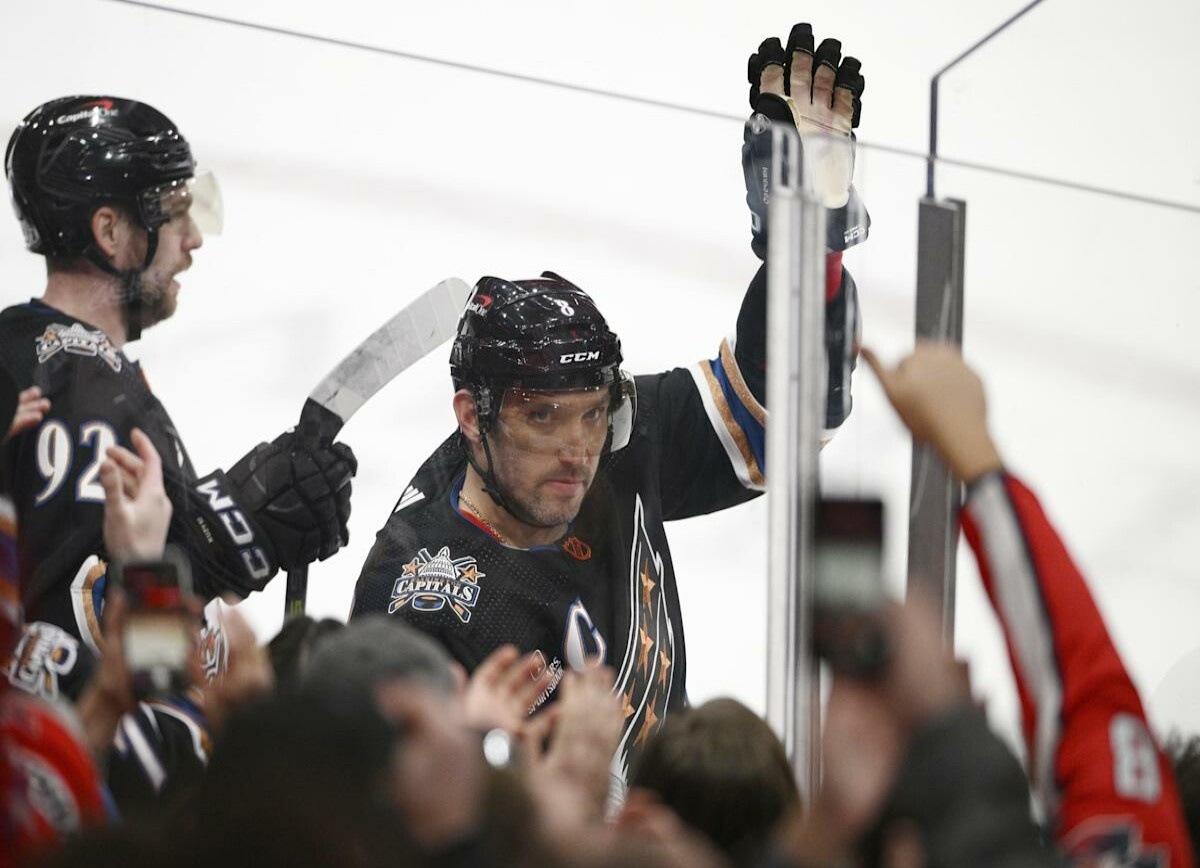     В Вашингтоне вспомнили, как Овечкин обошёл Хоу по голам: подарок, который он преподнёс не так, как хотел