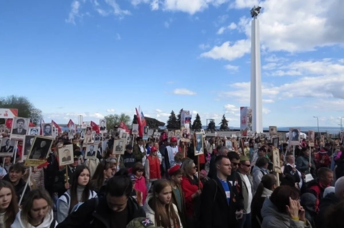    Бессмертный полк в день 80-летия Победы собрал более 100 тысяч жителей региона.