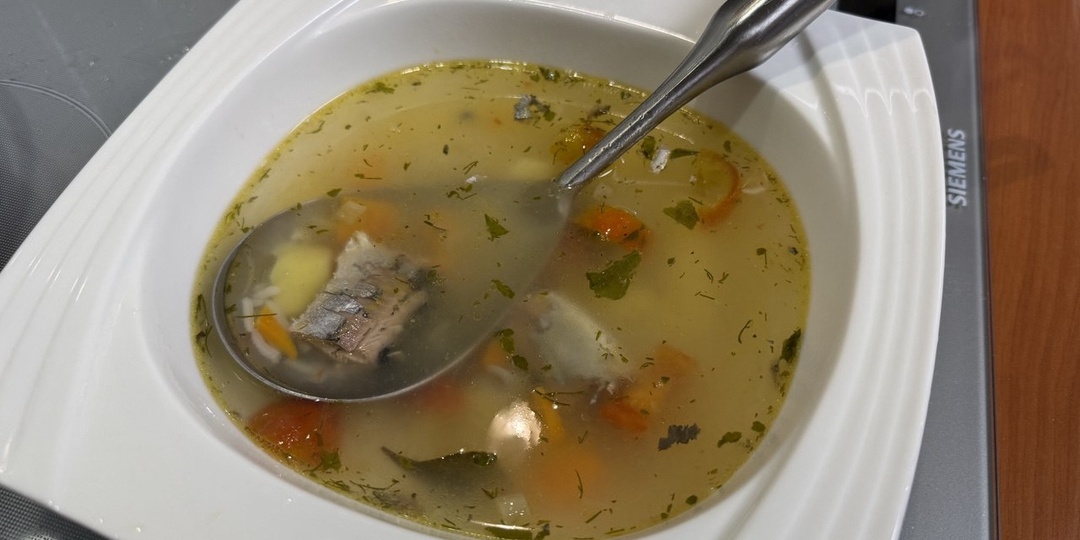 Рыбный суп из консервов: быстрое блюдо из моего советского детства