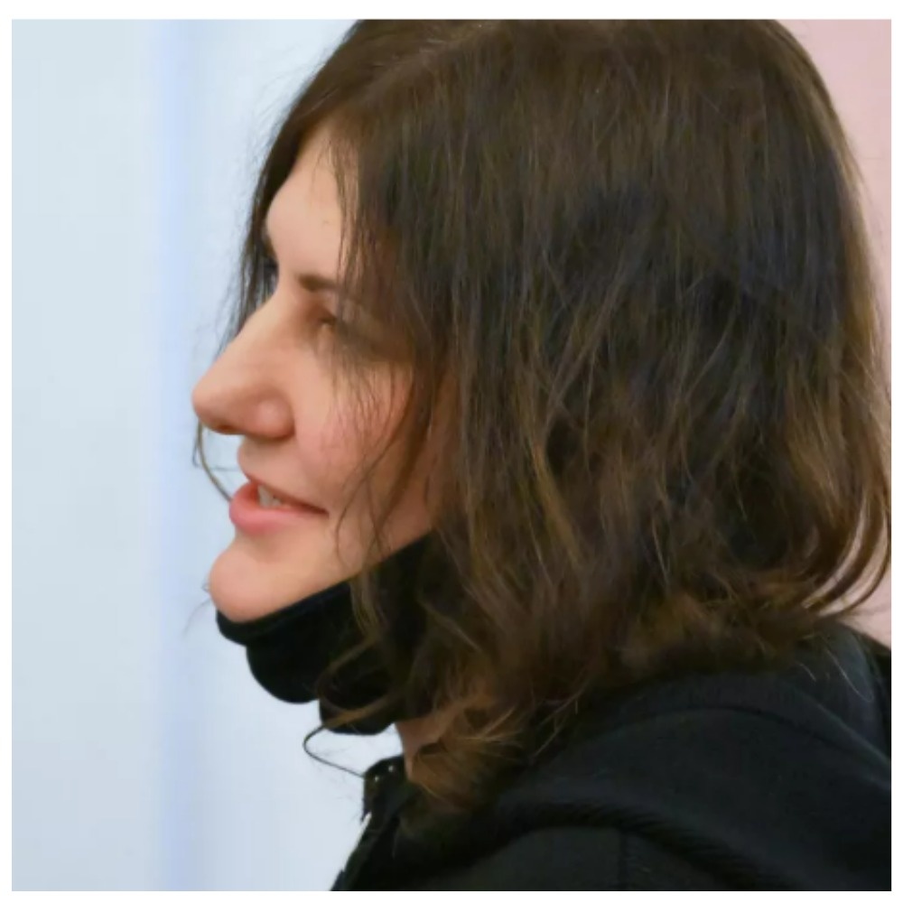 Полина Лурье, молодая разведенная женщина с двумя детьми четырёх и восьми лет