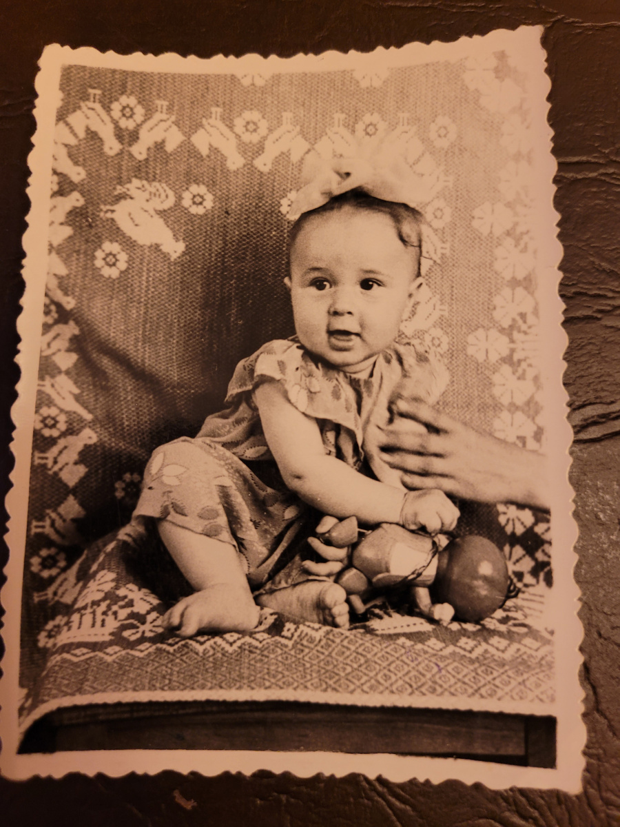 Мне ещё и бант нацепили. 😅 Фотосессия же.