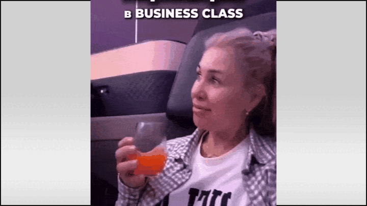    Мечта сбылась ­- наконец-то будущая мама летит в Чили! Снимает видосик и хвалится "плюшками". Видео: ТГ-канал "Бушующий мир"