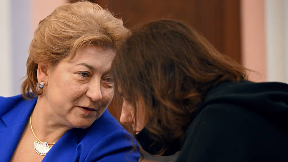 Верховный суд услышал Полину Лурье (справа), признав ее право собственности на купленную у Ларисы Долиной квартиру.📷Фото: Евгений Разумный / Коммерсантъ