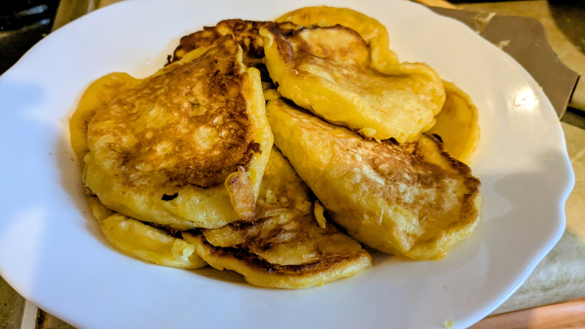 Готовые тыквенные оладушки. Фото автора