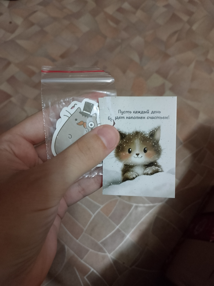 К сожалению, самая первая открытка с котиком приклеилась к скотчу и порвалась(