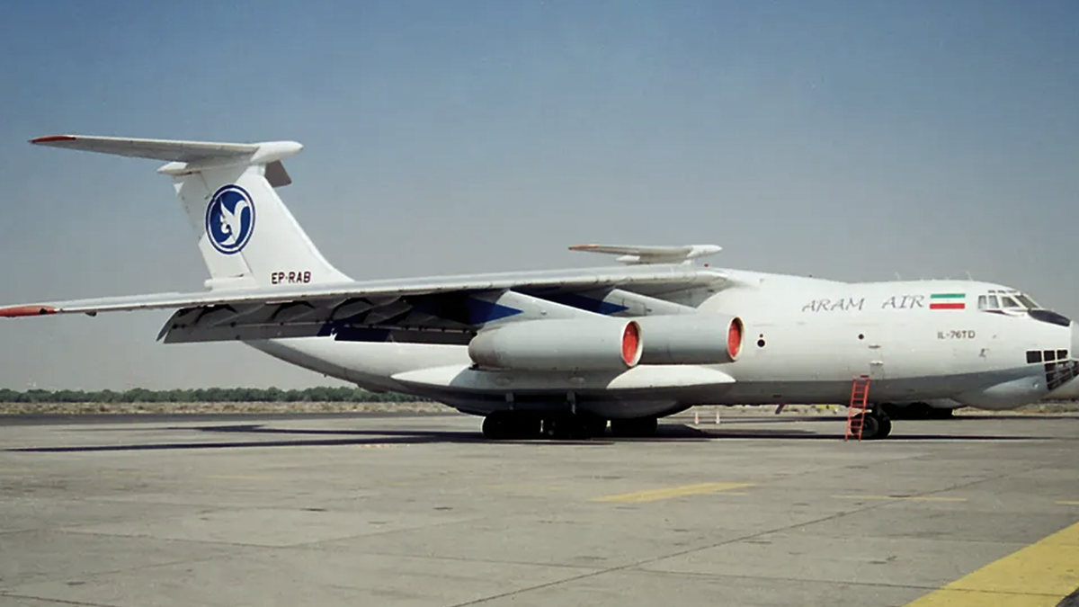 Фотография сделана 31 октября 2002 года, самолет все еще зарегистрирован в Иране под номером EP-RAB.