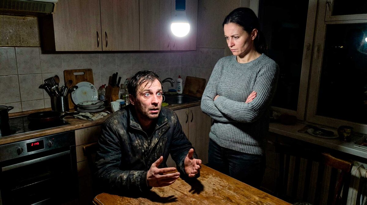 приполз на кухню прятаться от полиции