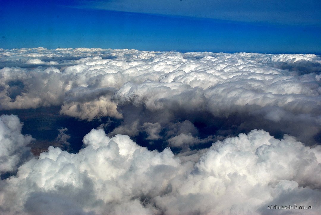    Облака перед посадкой в аэропорту Дубай