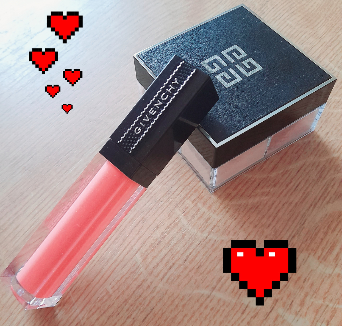 Пудра поверх всего.