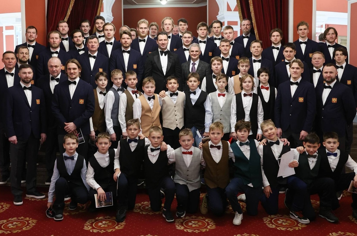     Сборная России в полном составе посетила балет «Дон Кихот» / ФХР