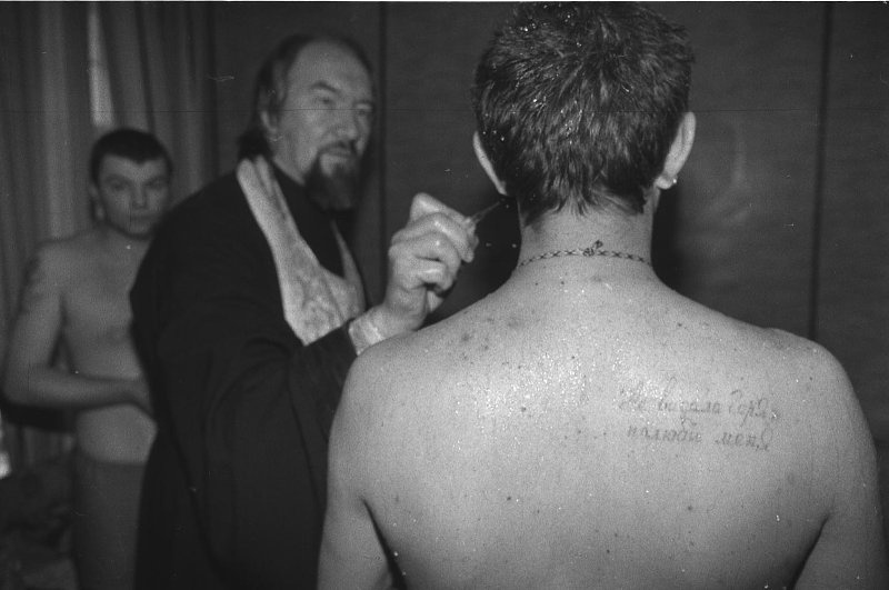 Из серии «Отец Николай в Волоколамской тюрьме». Юрий Рыбчинский, декабрь 1990 года, Московская обл., г. Волоколамск, МАММ/МДФ.
