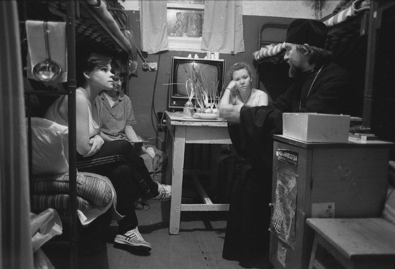 Из серии «Отец Николай в Волоколамской тюрьме». Юрий Рыбчинский, декабрь 1990 года, Московская обл., г. Волоколамск, МАММ/МДФ.