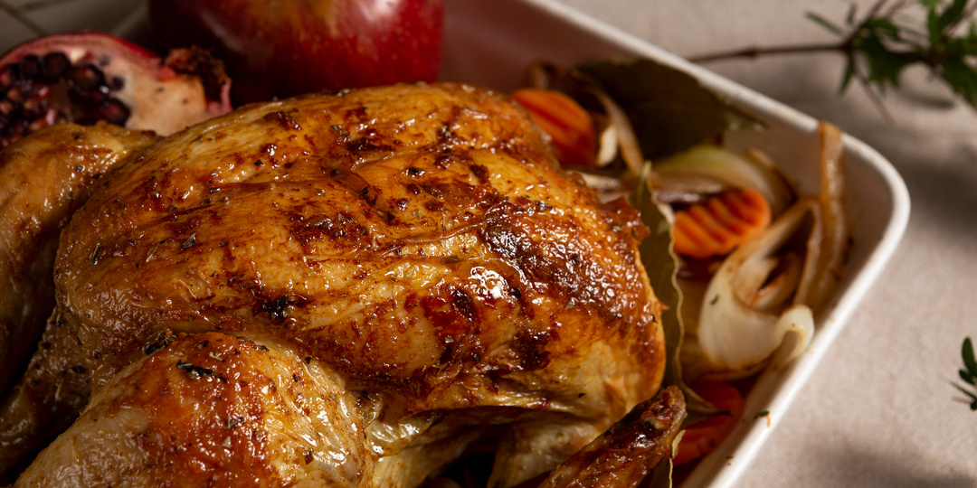 Курица в духовке: секреты сочного мяса и идеальной хрустящей кожи