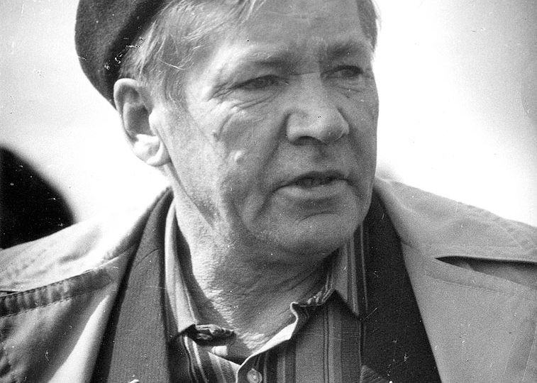 Его называли "Комендантом Долины Смерти". Как простой слесарь в одиночку начал войну с забвением и вернул тысячи имен