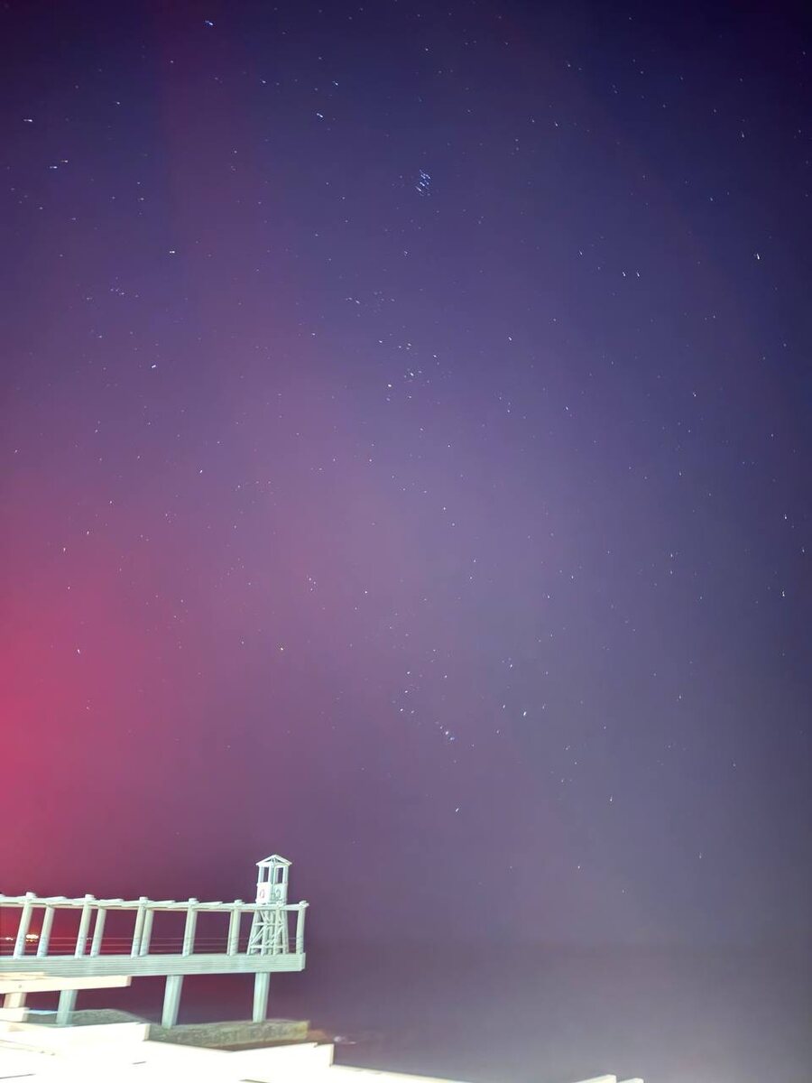 Подруга ночь.                                       Я пыталась пить мятный чай перед сном, не ложиться  с включённым телевизором, не брать в руки телефон, но все бестолку, наверное что бы мята помогла уснуть, ее надо не просто пить а жевать лёжа под одеялом. Как с жтим бороться я еще не поняла и мне интересно, а есть еще такие же фантазеры как и я? Делитесь в комментах, будем бороться.