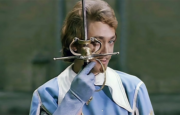 Почему шпаги у мушкетёров были такими тонкими