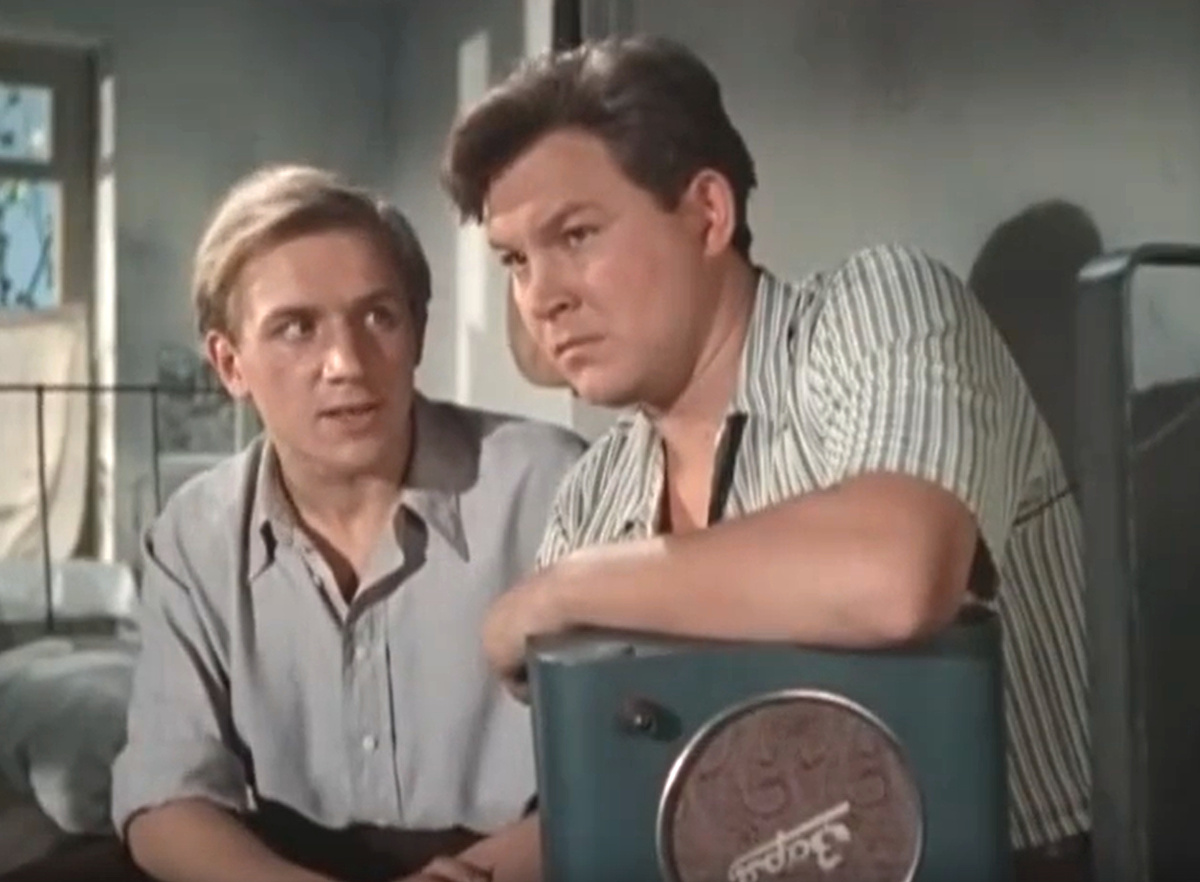 Кадр из кинофильма "Доброе утро", 1955 г., режиссер Андрей Фролов, сценарист Леонид Малюгин, композитор Василий Соловьев-Седой (скриншот)