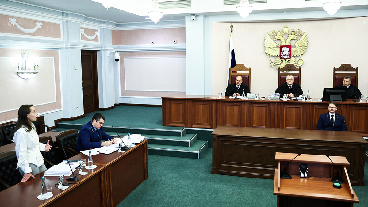 Защита Долиной в суде. Сама певица на рассмотрение не пришла