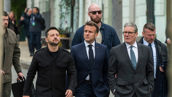    Глобалистские противники Трампа в Европе вполне могут заставить Зеленского изобразить гибкость, согласившись на многие американские требования, кроме тех, которые особенно важны для России. Фото: paparazzza/Shutterstock