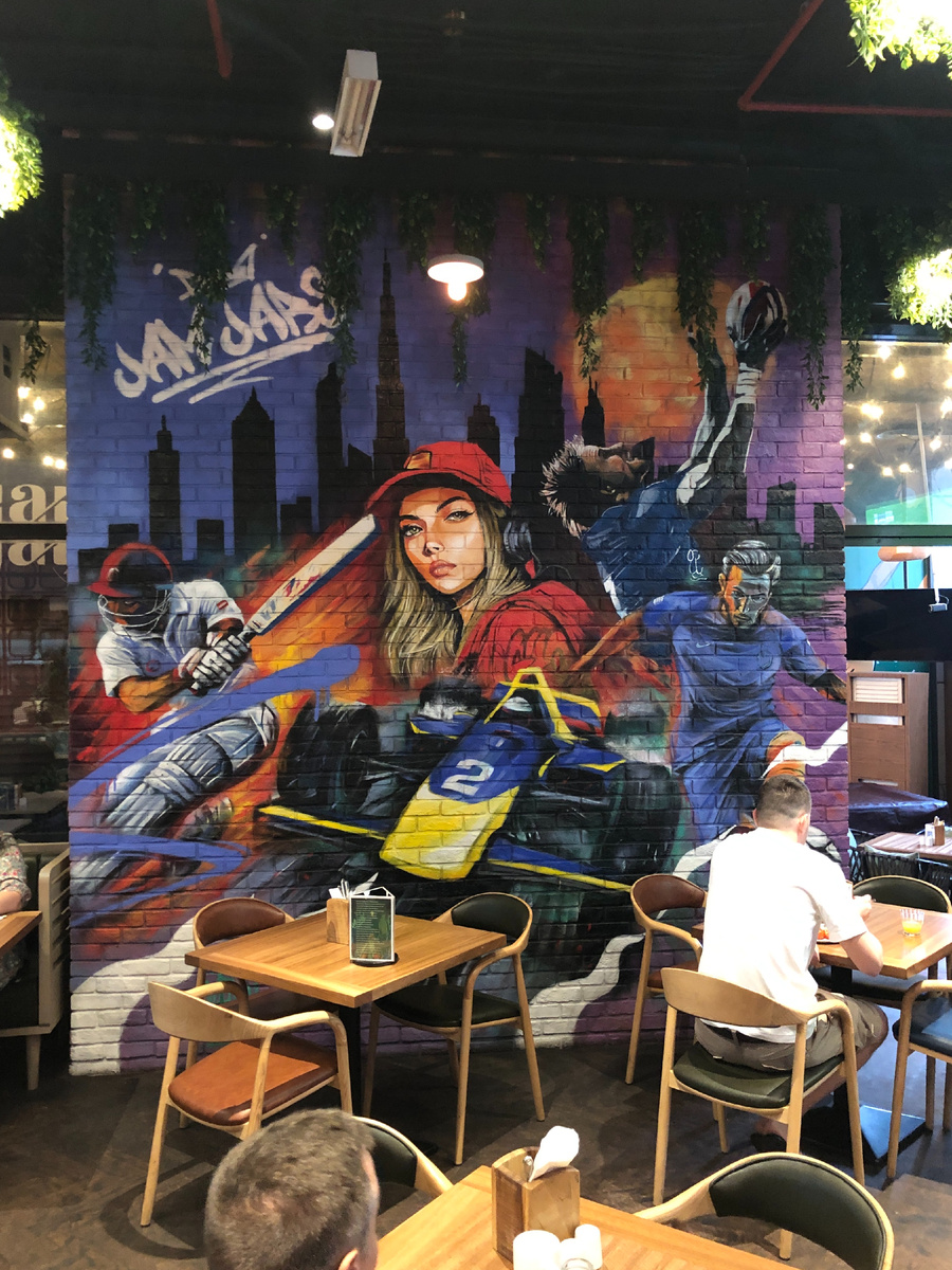 В ресторане на завтраке.