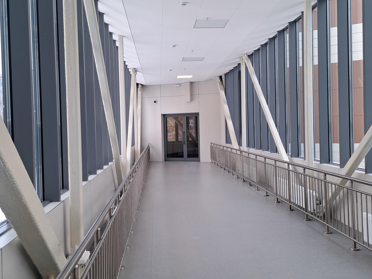 Прокуратура Приморья указала властям Владивостока на недостроенную школу.  Фото: Фото: ФедералПресс / Вера Романескул