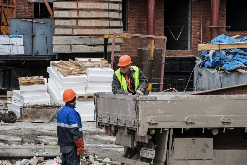    Стройка. Строители. Источник: Виталий Барабаш