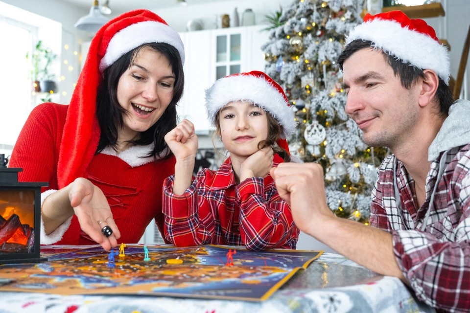    Начните играть увлеченно сами, дети подтянутся. Фото: Simol1407/Shutterstock/Fotodom