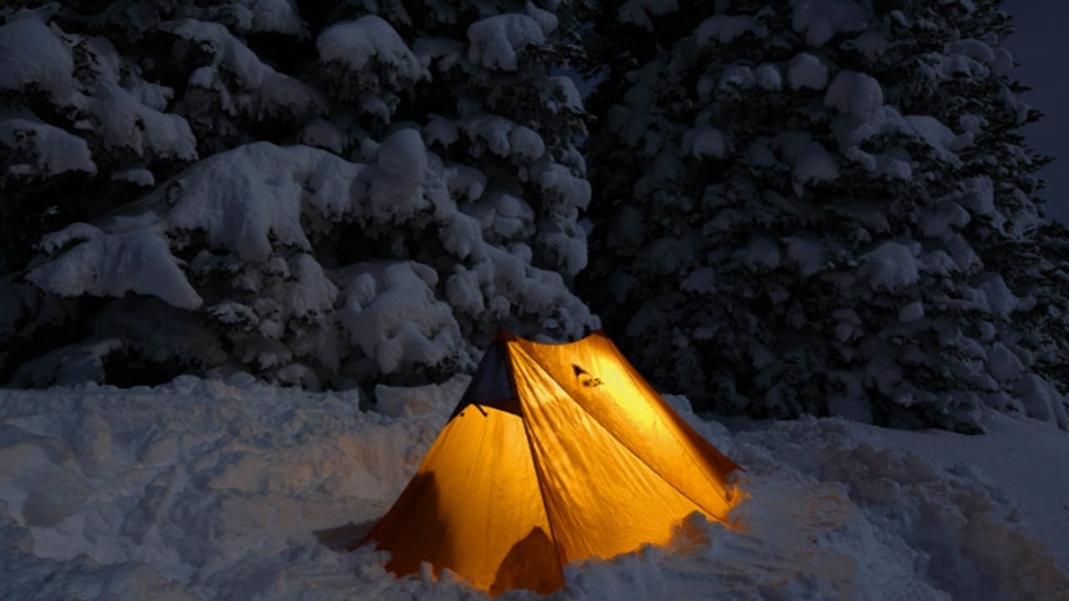 Защита от ветра и правильный рельеф напрямую влияют на тепло и безопасность.