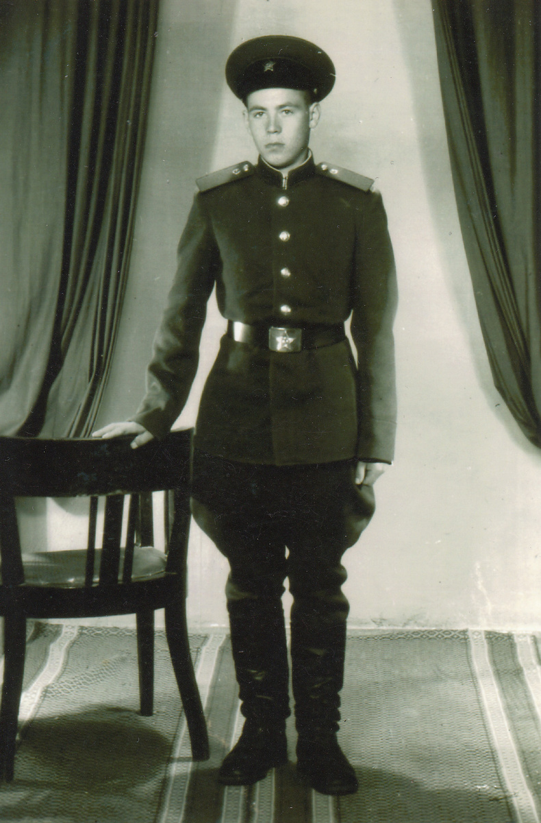 Молодой пограничник отслужил три года в Латвии. 
