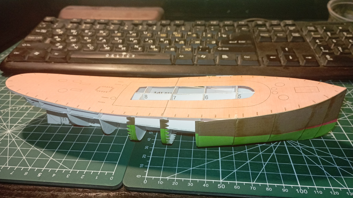 Видно, что корпус завинтило на пару миллиметров. Второе фото покрупнее.