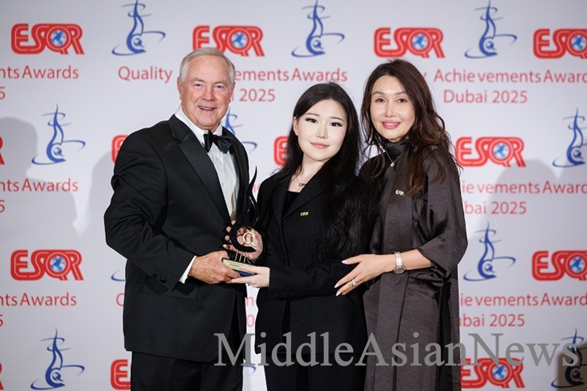 справа: Онон Лхамсурэн и Уеэн Баттөр