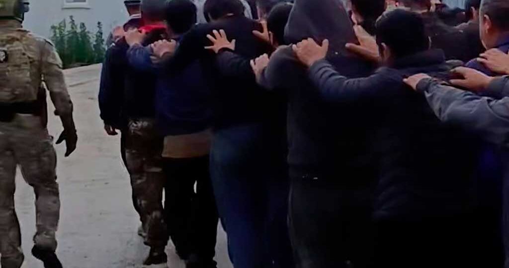 В Сочи для разбирательств в полицию доставили более сотни мигрантов