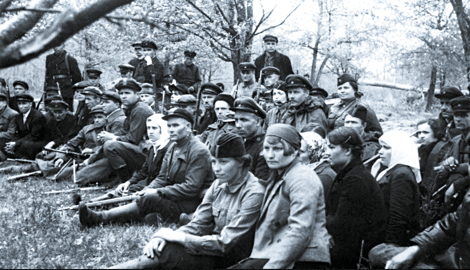 Бойцы отряда им. Щорса, 1943 г.